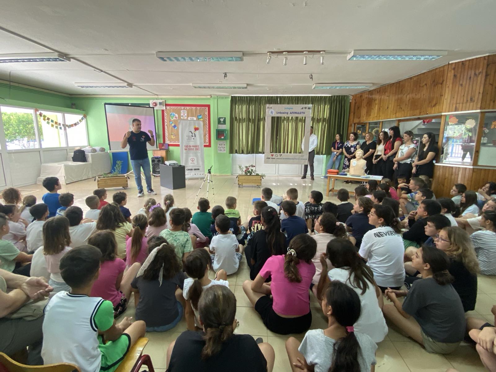 Αυτόματος Εξωτερικός Απινιδωτής στο 16ο Δημοτικό Σχολείο Καλαμάτας