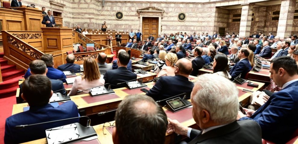 Λιγότερη αλαζονεία  και επιστροφή στις ρίζες…