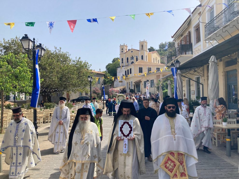 Η Κυπαρισσία τίμησε την Πεντηκοστή και το Άγιο Πνεύμα