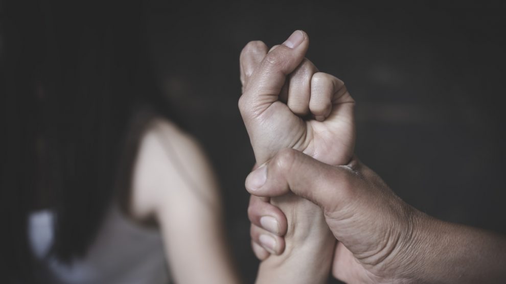 Φιλιατρά: 46χρονος ξυλοκόπησε με σιδερένιο λοστό την 25χρονη σύντροφό του