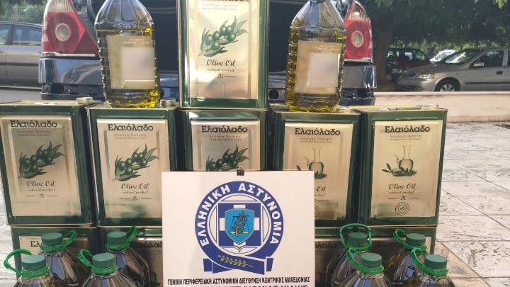 Συνελήφθη άντρας για μεταφορά αμφιβόλου γνησιότητας λαδιού