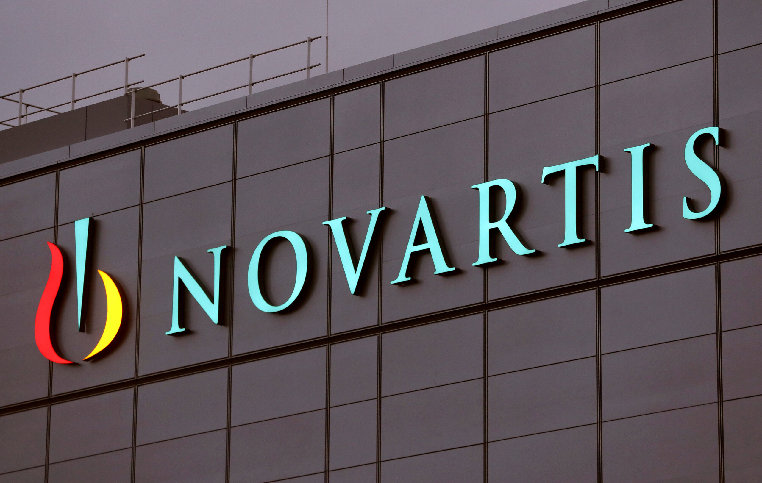 Υπόθεση Novartis: Σφοδρές αντιδράσεις μετά την αποκάλυψη ότι οι ψευδομάρτυρες έκρυβαν λύτρα 56 εκατ. ευρώ