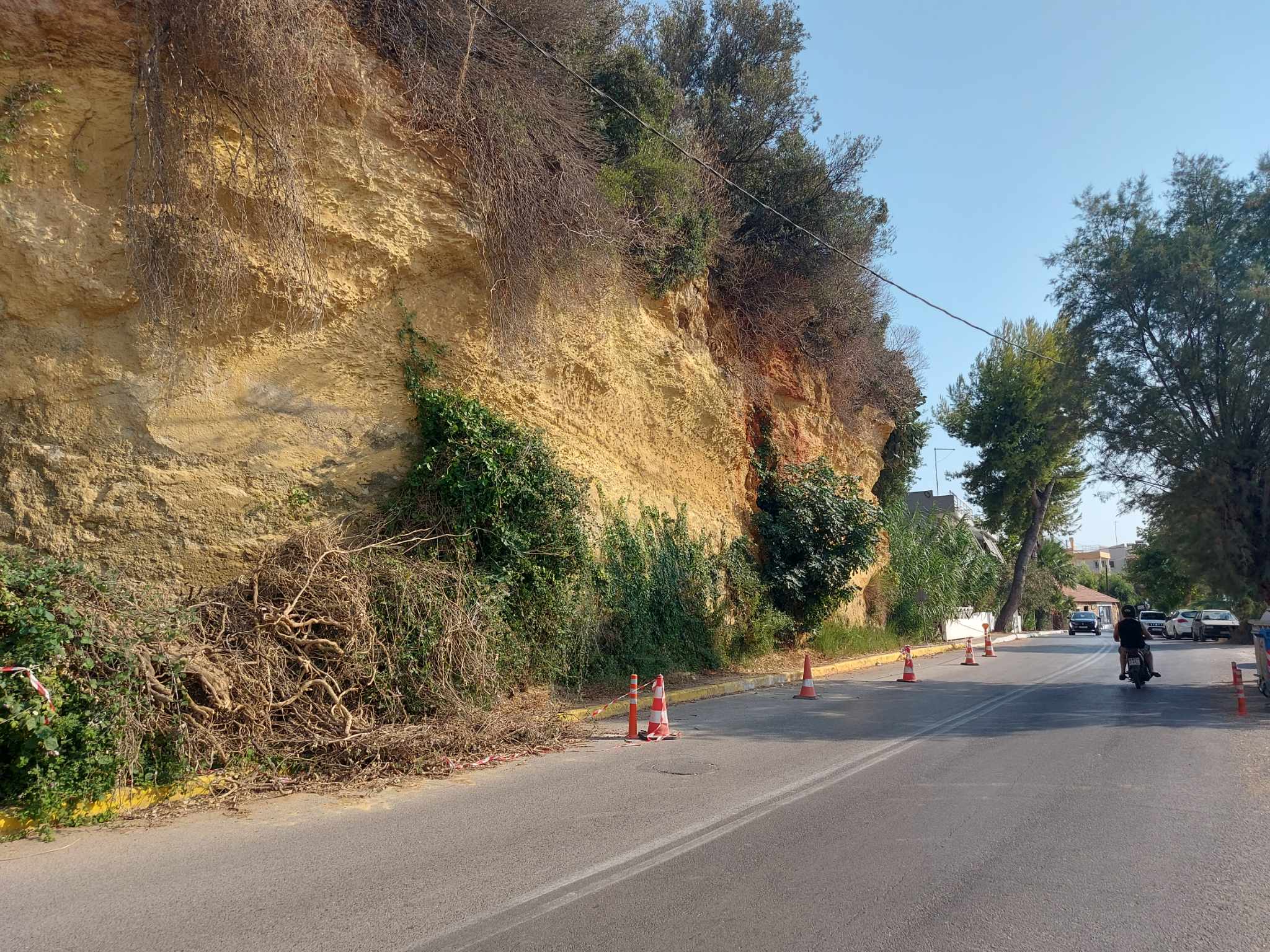 Κατολίσθηση στη Μικρή Μαντίνεια: Πρέπει να συμβεί ατύχημα για να γίνει κάτι;