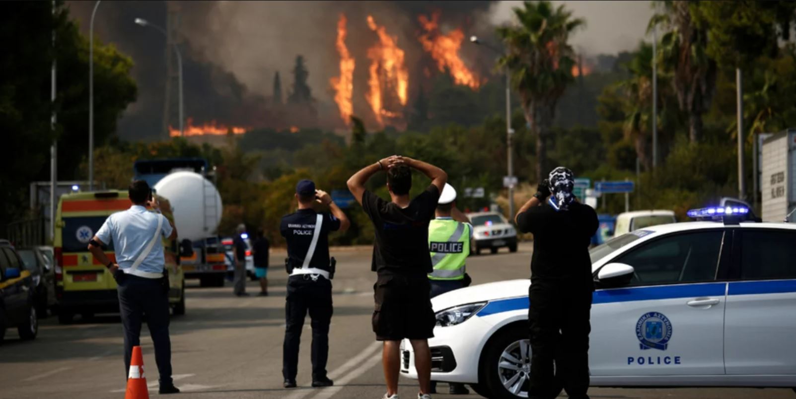 Έκκληση της Αστυνομίας προς τους πολίτες των περιοχών με πυρκαγιά να αποφεύγουν την κίνηση σε αυτές