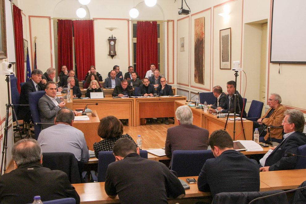 Δημοτικό Συμβούλιο Καλαμάτας: «Αδέσποτα κορμιά», Καπετανέα και καθημερινότητα…