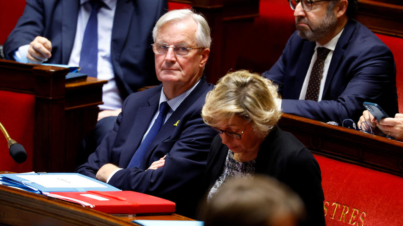 Γαλλία: Οι επόμενες κινήσεις Μακρόν, Λεπέν και αριστεράς μετά την πτώση της κυβέρνησης Μπαρνιέ