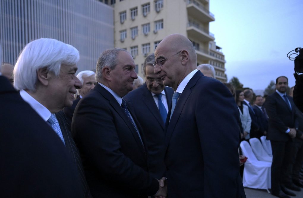 Παρόντες Αντ. Σαμαράς, Πρ. Παυλόπουλος, Κ. Καραμανλής στην τελετή αποκαλυπτηρίων της Κιβωτού Εθνικής Μνήμης