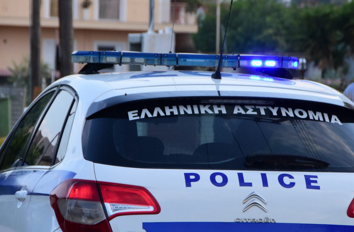 Συνελήφθησαν με δύο συσκευασίες χασίς