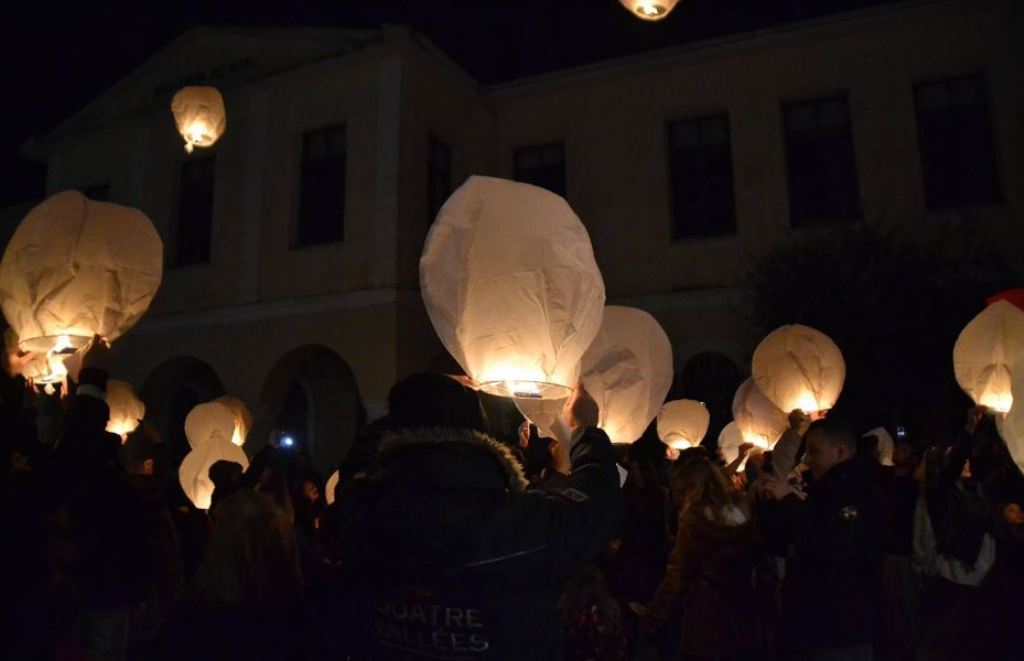 Κυπαρισσία: Ευχές στον ουρανό με γλόμπους τη Μεγάλη Παρασκευή