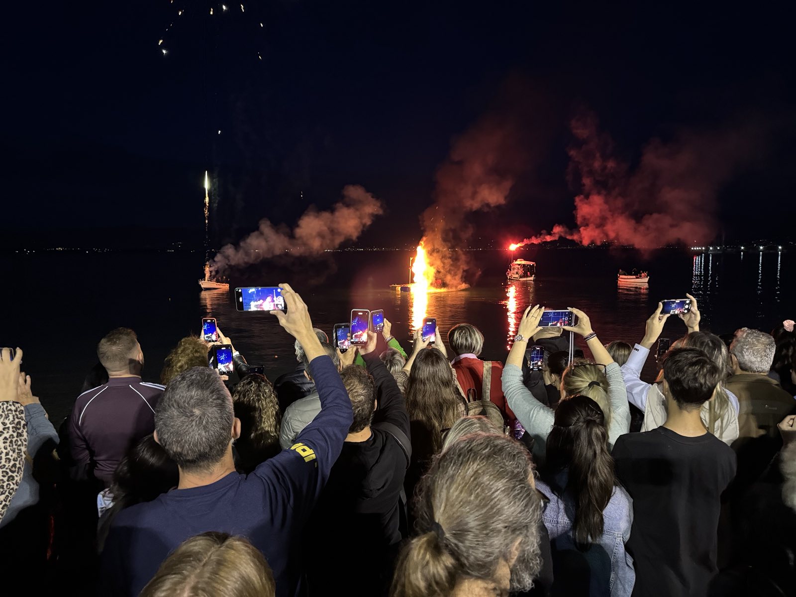 Το κάψιμο του Ιούδα στην παραλία Πεταλιδίου