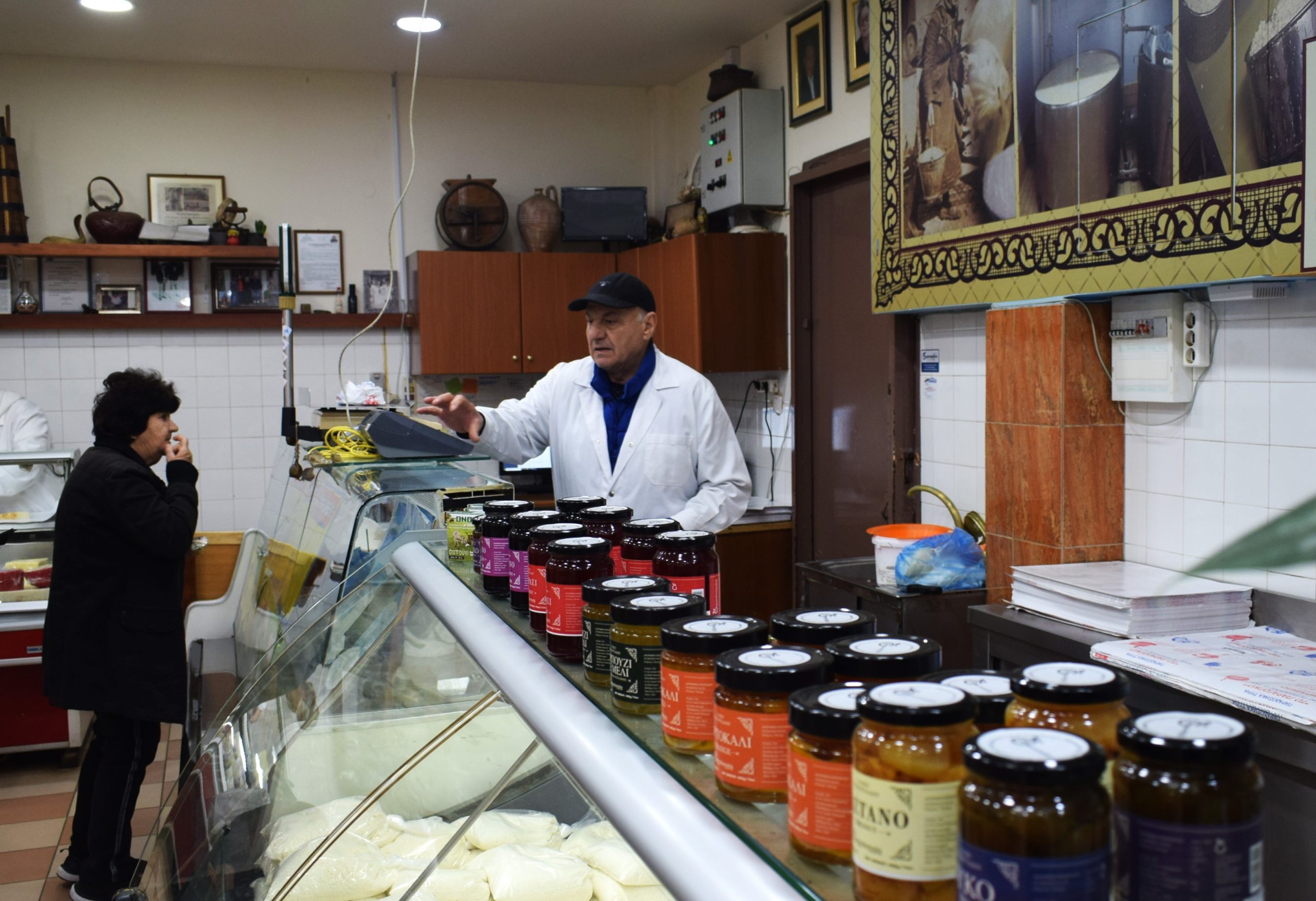 Θανάσης Πετρόπουλος (Μιτεράν): Ένας «ευαίσθητος» και ανήσυχος τυροπώλης στην Αγορά της Καλαμάτας