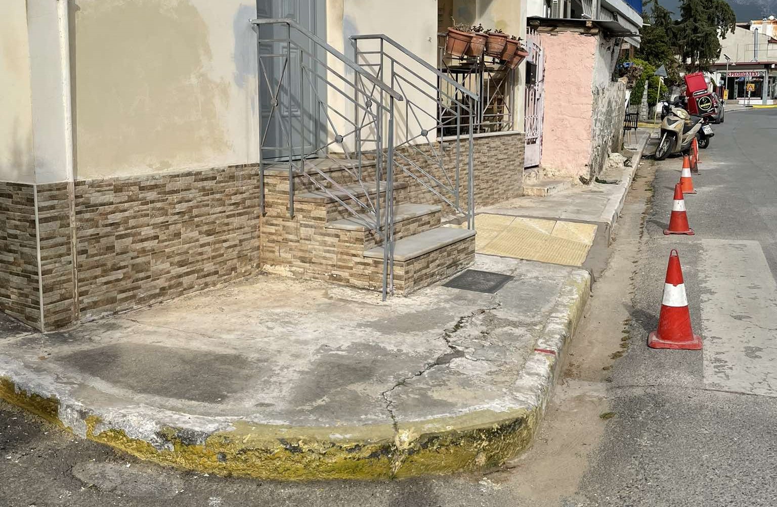 Έφτιαξαν ράμπα, κατάλαβαν ότι είναι λάθος… και τη διέλυσαν
