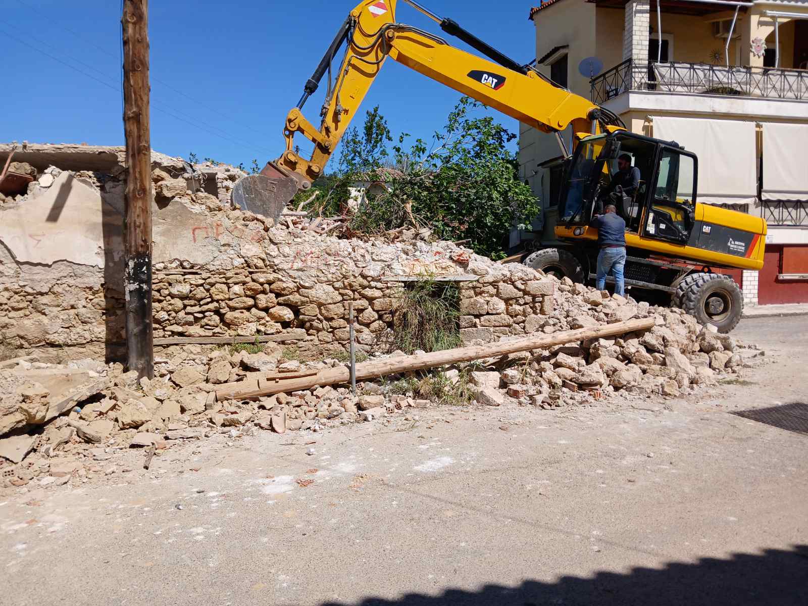 Κατεδαφίστηκε επικίνδυνο κτίσμα στη Θουρία