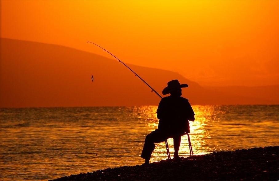 «O Δάσκαλος ψάρευε με αγκίστρι, αλλά όχι με δίχτυ. Και ποτέ δεν έριχνε το βέλος του σ’ ένα πουλί που καθόταν σ’ ένα κλαδί, ήσυχο».
