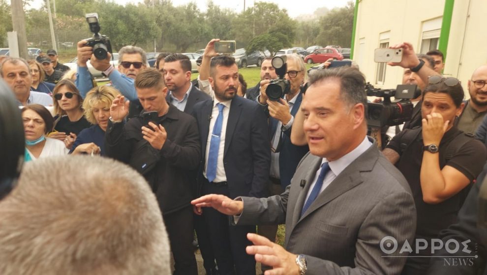 Νοσοκομείο Καλαμάτας: Εν μέσω διαμαρτυριών κατέφθασε ο Άδωνις Γεωργιάδης