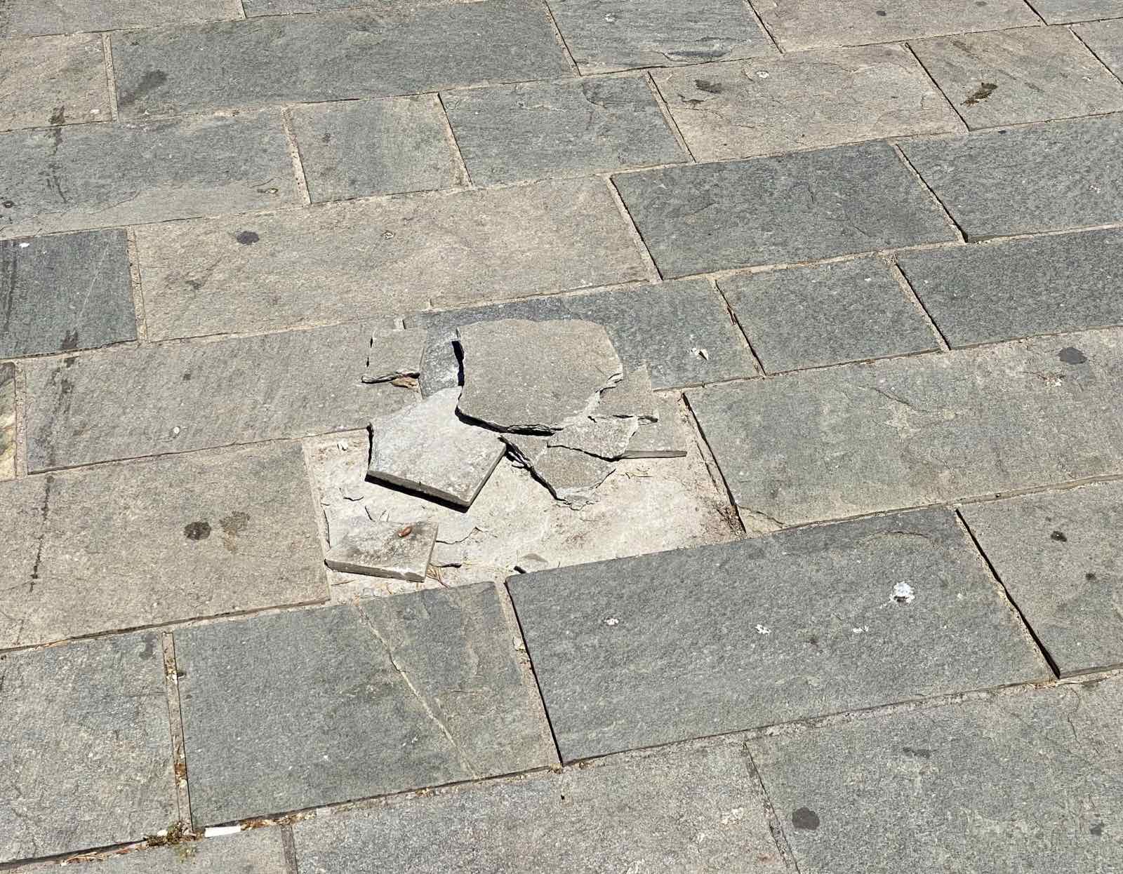 Ξεκίνησαν οι φθορές στην πλατεία 23ης Μαρτίου