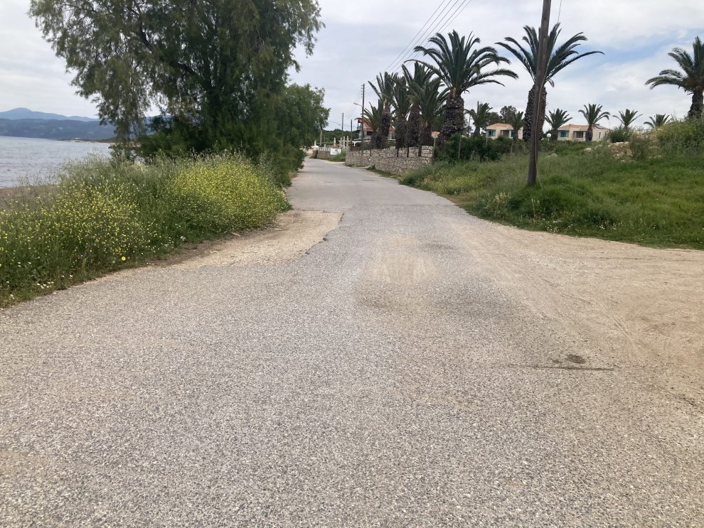 Λιμάνι Κυπαρισσίας: Εγκατάλειψη και επικινδυνότητα στον παραλιακό δρόμο