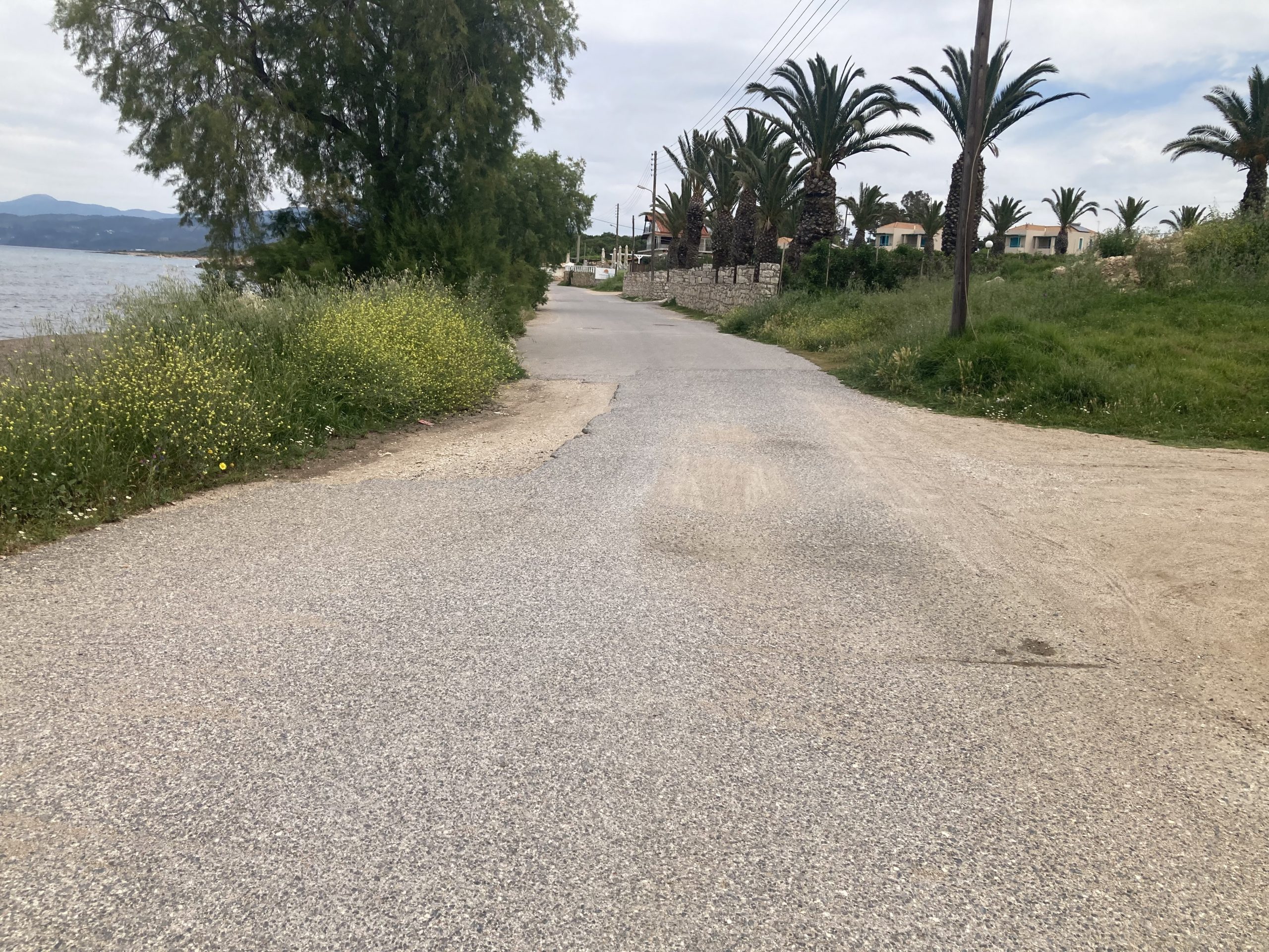 Λιμάνι Κυπαρισσίας: Εγκατάλειψη και επικινδυνότητα στον παραλιακό δρόμο