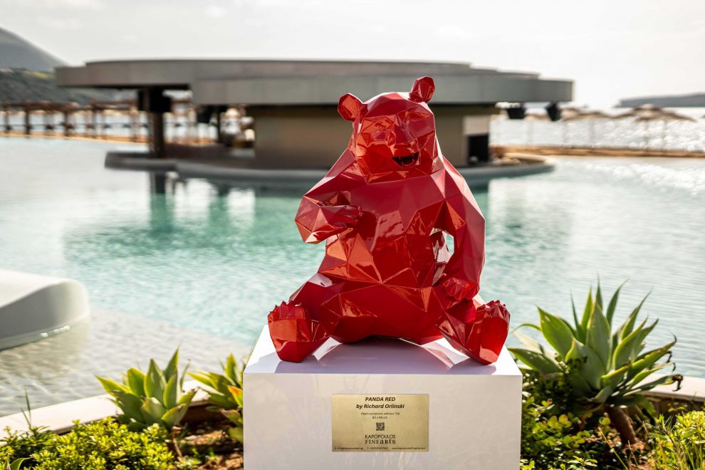 Costa Navarino: Τέσσερα έργα-τοτέμ του Richard Orlinski  “φρουρούν” το Mandarin Oriental