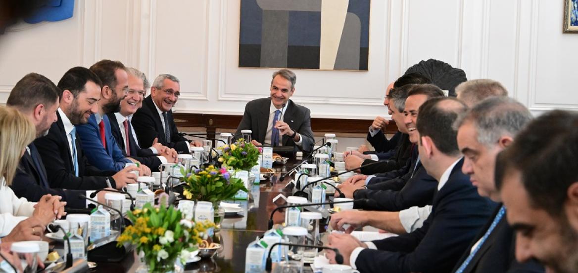 Συνάντηση Μητσοτάκη με περιφερειάρχες: Στο επίκεντρο η υλοποίηση  των προγραμμάτων του ΕΣΠΑ