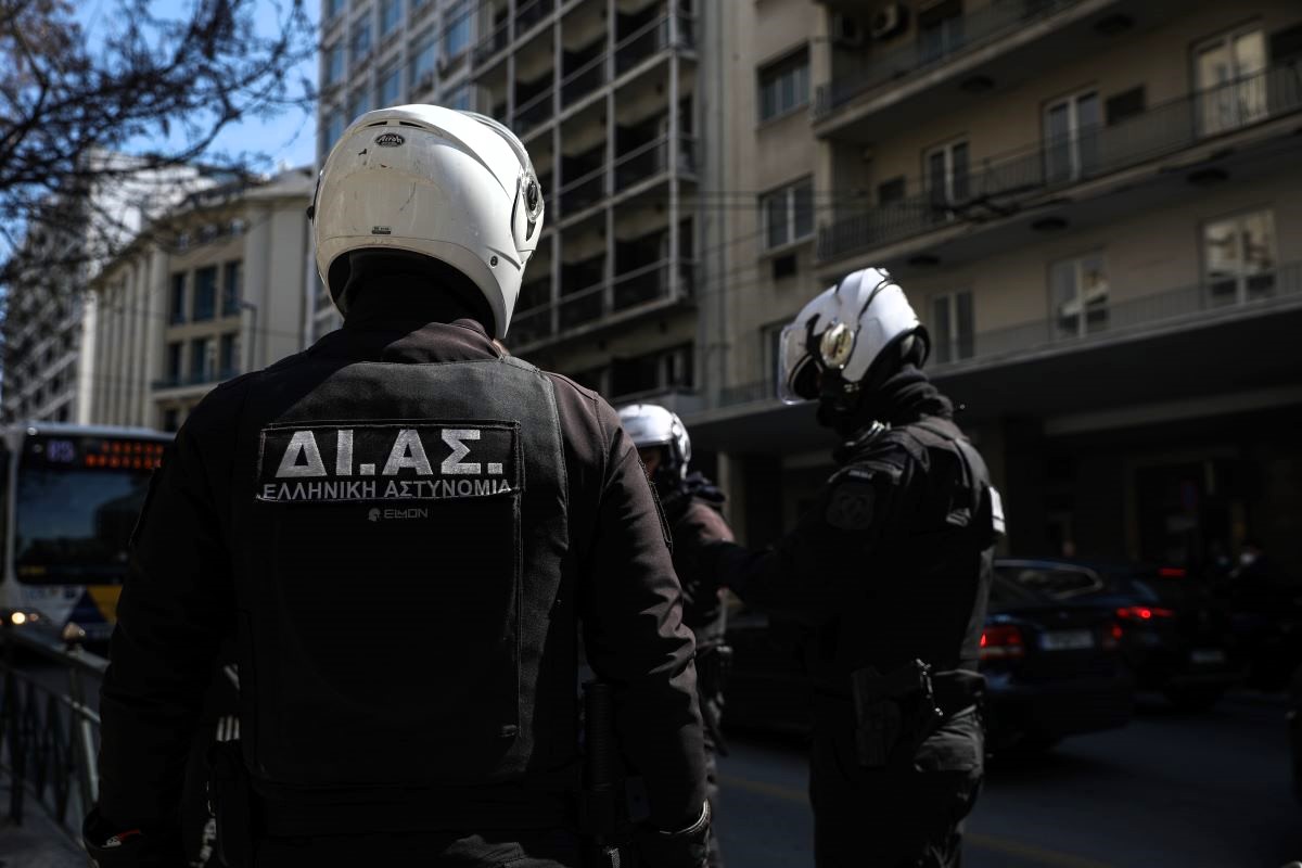 Συνελήφθησαν νεαροί για διακίνηση ναρκωτικών στο Πεταλίδι