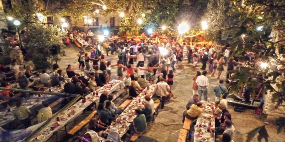 Κυβέρνηση για ψησταριές σε πανηγύρια: Καμία νέα νομοθετική ρύθμιση για απαγόρευση – Τι ισχύει