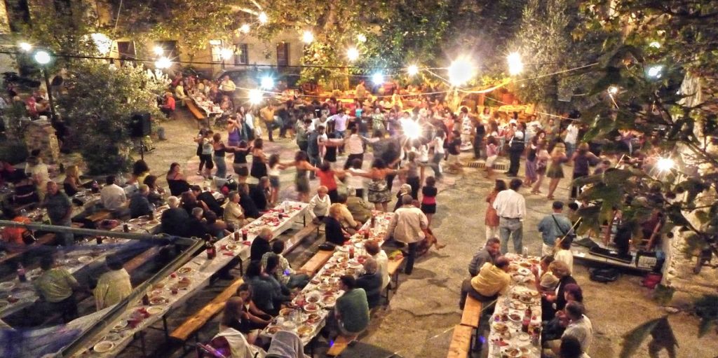 Κυβέρνηση για ψησταριές σε πανηγύρια: Καμία νέα νομοθετική ρύθμιση για απαγόρευση – Τι ισχύει