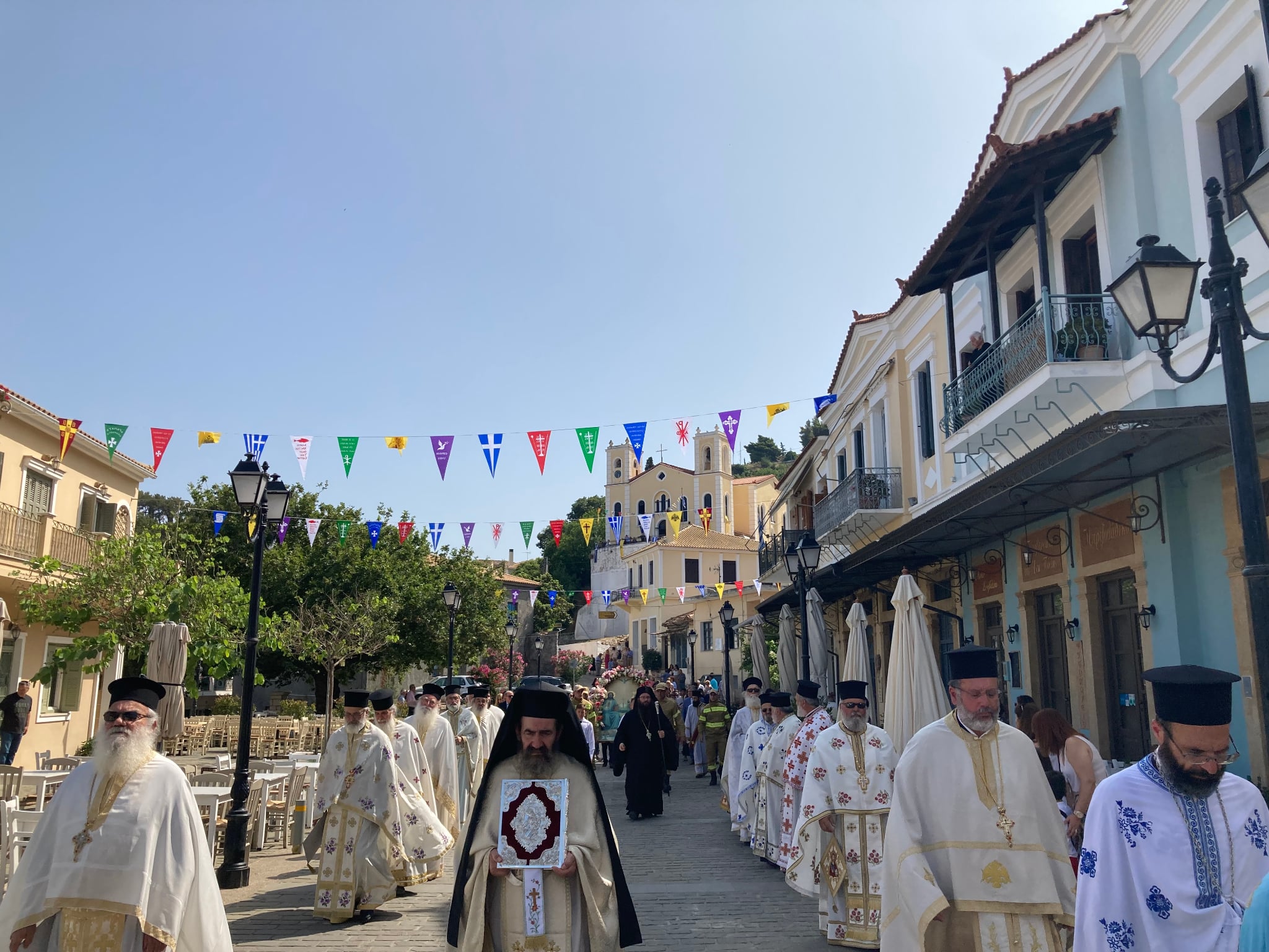 Η Κυπαρισσία τίμησε την Πεντηκοστή και το Άγιο Πνεύμα