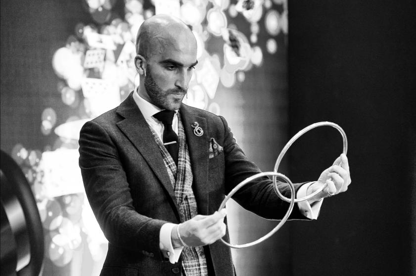 Mandarin Oriental, Costa Navarino: «Μαγικές» βραδιές με το διάσημο illusionist Drummond Money-Coutts