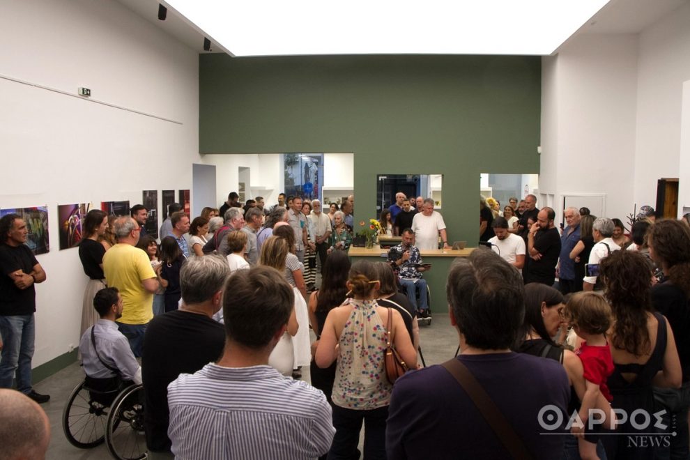 “Fly On The Wall”: Εγκαινιάστηκε η έκθεση φωτογραφίας του Μανώλη Γιαννιού