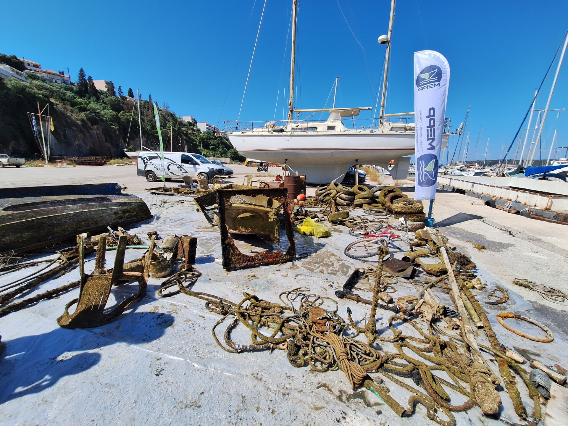 Υποθαλάσσιος καθαρισμός στο λιμάνι της Πύλου