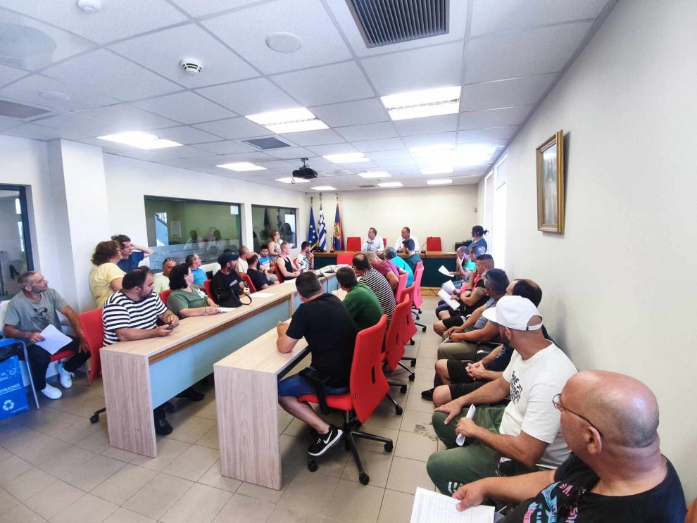 Συνάντηση του δημάρχου Καλαμάτας  με εποχικούς εργάτες πυροπροστασίας