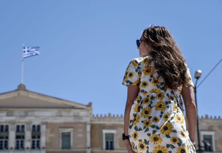 ΙΝΕ ΓΣΕΕ: Καθηλωμένοι οι πραγματικοί μισθοί εδώ και 15 χρόνια – Μειωμένη αγοραστική δύναμη από μισθωτούς και επαγγελματίες
