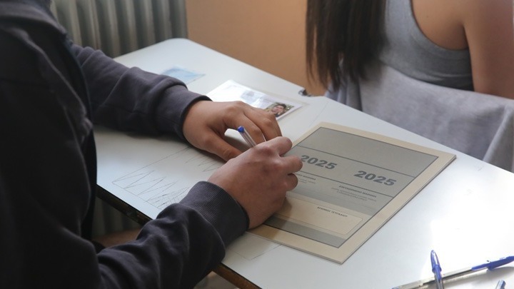 Πανελλαδικές 2025: Με Λατινικά, Χημεία και Πληροφορική συνεχίζουν σήμερα οι υποψήφιοι των ΓΕΛ