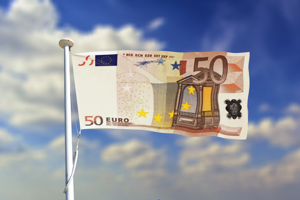 «Τι μπορούν να κάνουν οι νόμοι εκεί που κυβερνά μόνο το χρήμα;»
