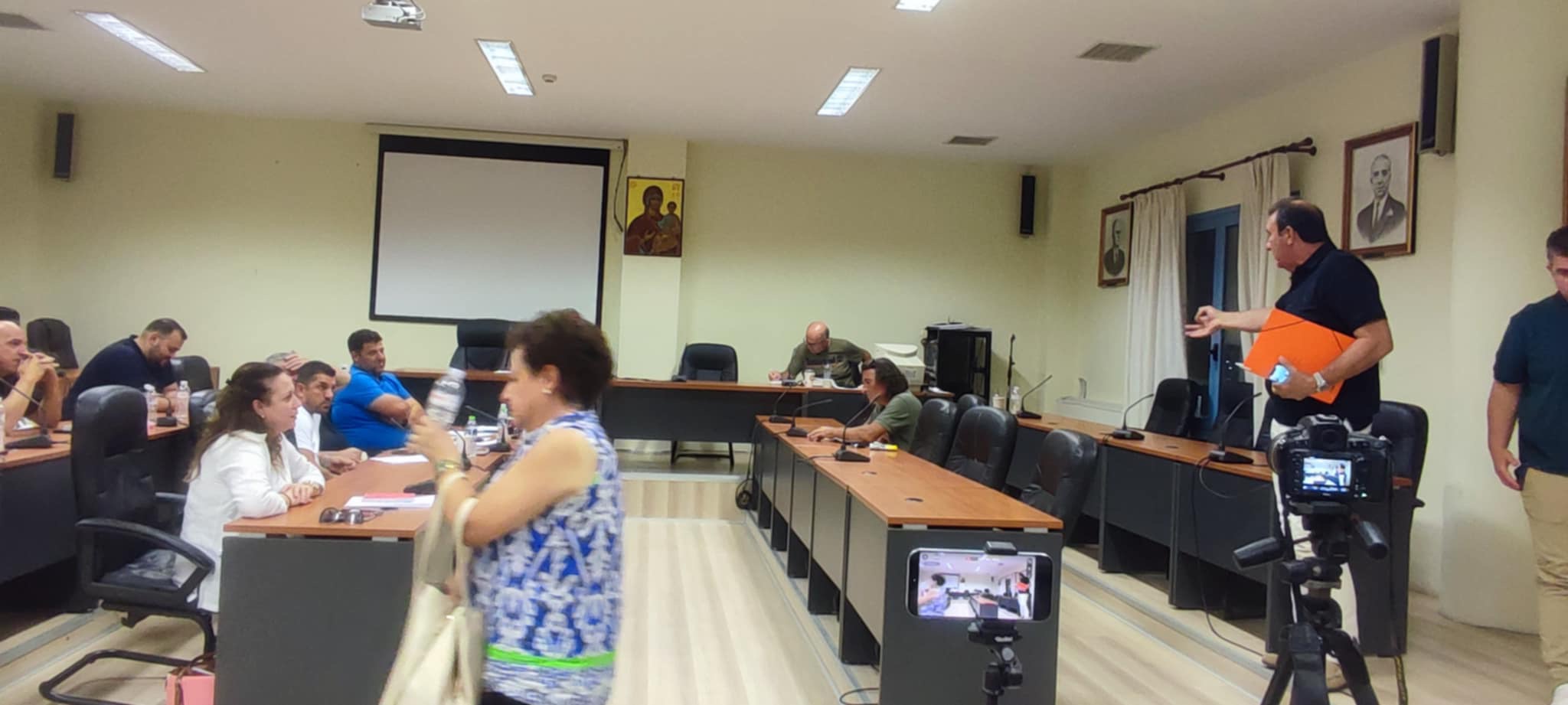 Τεταμένο κλίμα και αποχωρήσεις στο Δημοτικό Συμβούλιο Τριφυλίας