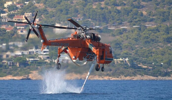 Πτώση πυροσβεστικού ελικοπτέρου στην Ελευσίνα