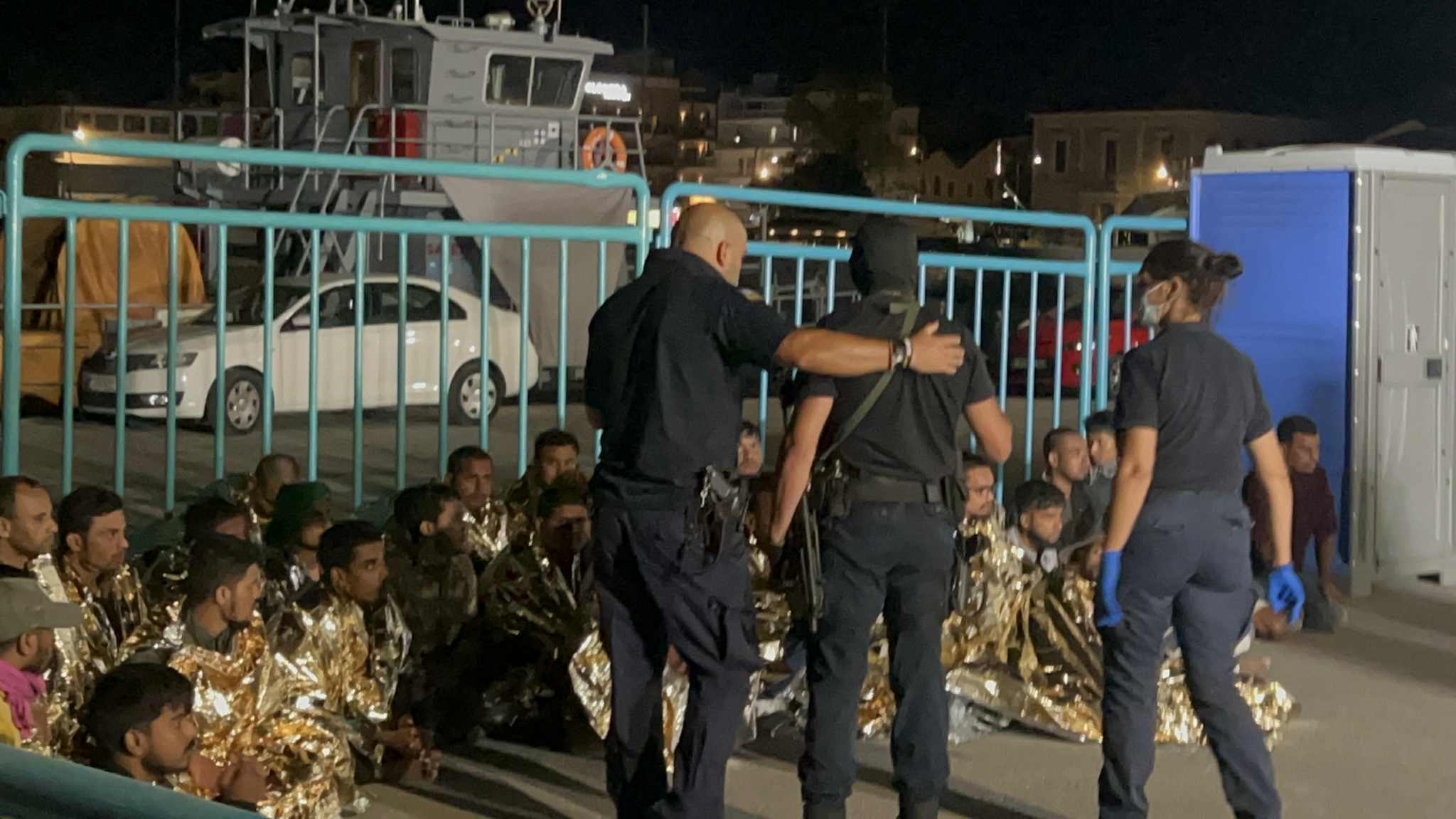 Τρεις επιχειρήσεις διάσωσης σε Γαύδο και Καλαμάτα – 165 μετανάστες σε 24 ώρες