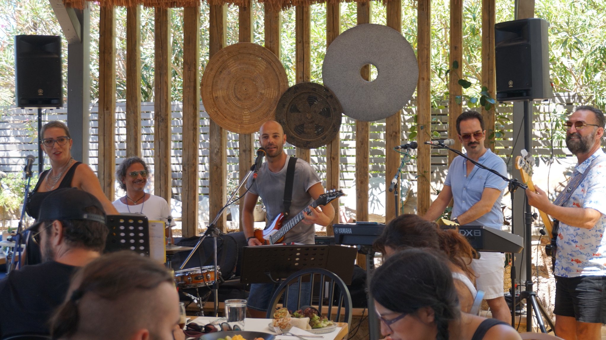 Καλοκαιρινό dance party με το συγκρότημα ElectroSocks στο Ανοιχτό Θέατρο Μηλέας