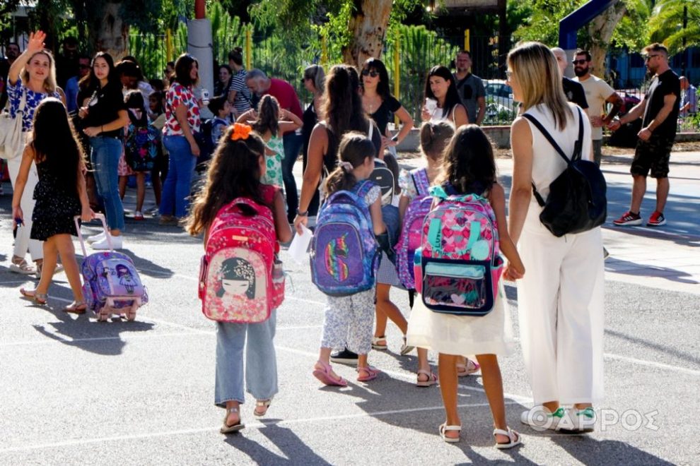 «Τα σχολεία αρχίζουν και οι τσάντες γεμίζουν!»: Μια δράση με καλές προθέσεις