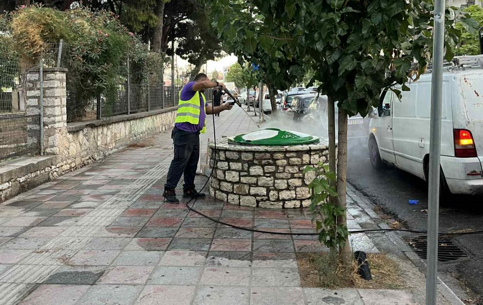 Πλύσιμο κάδων… αλλά τα πρόστιμα στον πάγο