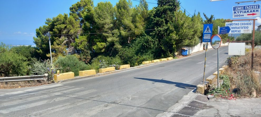Τροχαίο ατύχημα κατέστρεψε στηθαίο γέφυρας