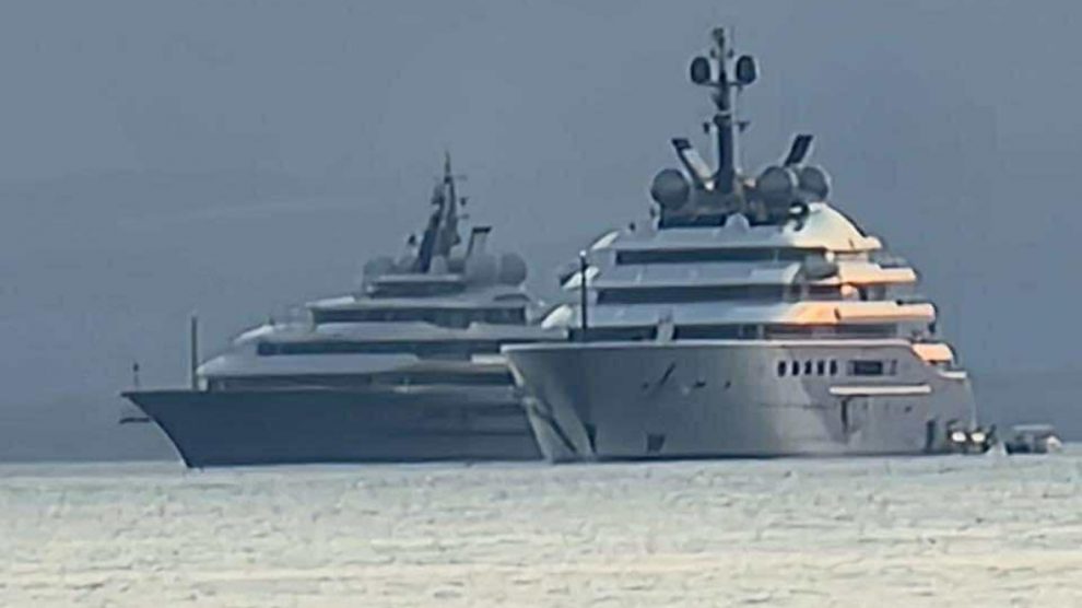 Ανοιχτά της Καλαμάτας το υπερπολυτελές γιοτ του ιδιοκτήτη της Μάντσεστερ Σίτι