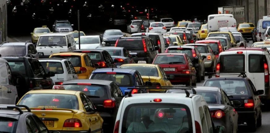 Επιστρέφουν οι εκδρομείς στην Αττική: Με χαμηλές ταχύτητες στην εθνική οδό Αθηνών-Κορίνθου