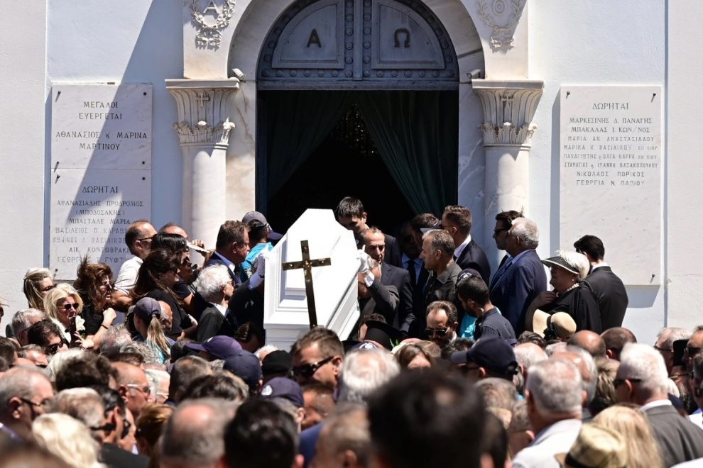 Σε κλίμα οδύνης το ύστατο  χαίρε στη Λένα Σαμαρά