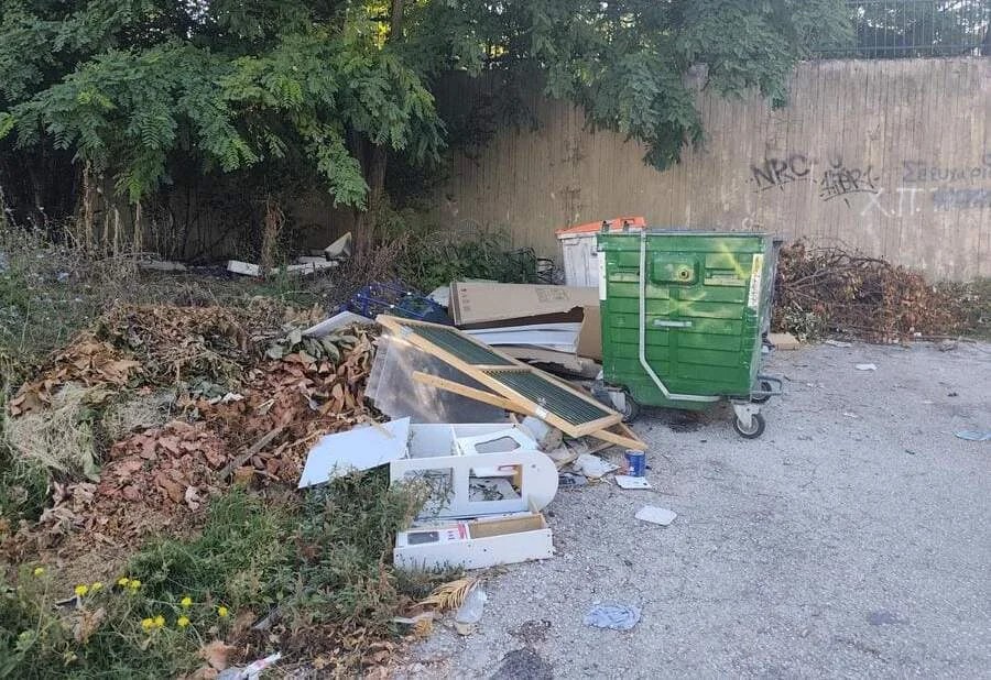 Πρόστιμο σε ασυνείδητο που  ξεφορτώθηκε ογκώδη και μπάζα