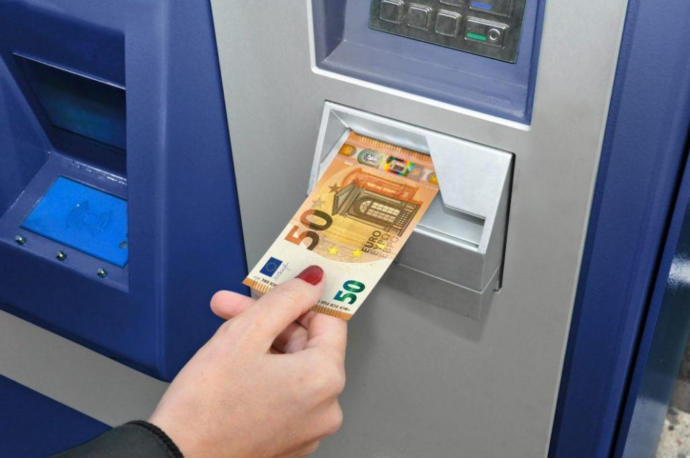 Δωρεάν αναλήψεις από ΑΤΜ – Τι αλλάζει από Δευτέρα
