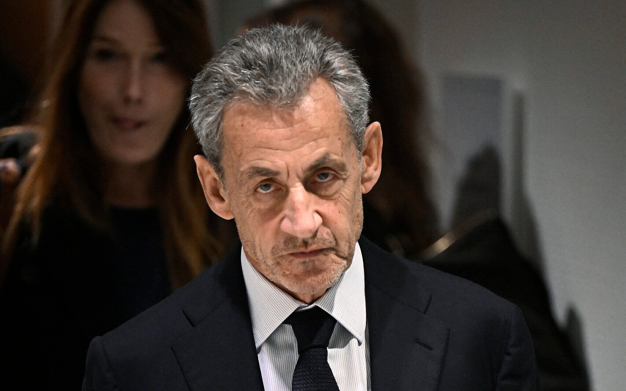 Τι σημαίνει η καταδίκη του πρώην προέδρου της Γαλλίας Νικολά Σαρκοζί για τη Γαλλία;