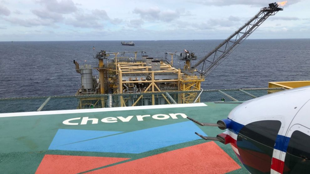 Περιμένοντας τη Chevron νοτίως της Κρήτης
