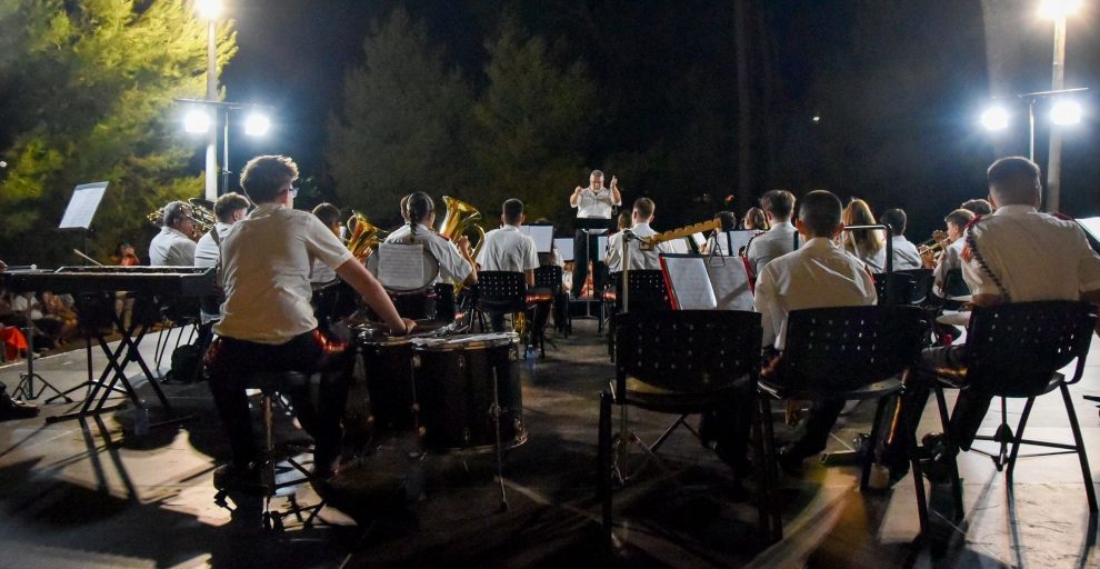 Φιλιατρά: Εγγραφές σε Φιλαρμονική, Σχολείο  Μουσικής και χορευτικά τμήματα